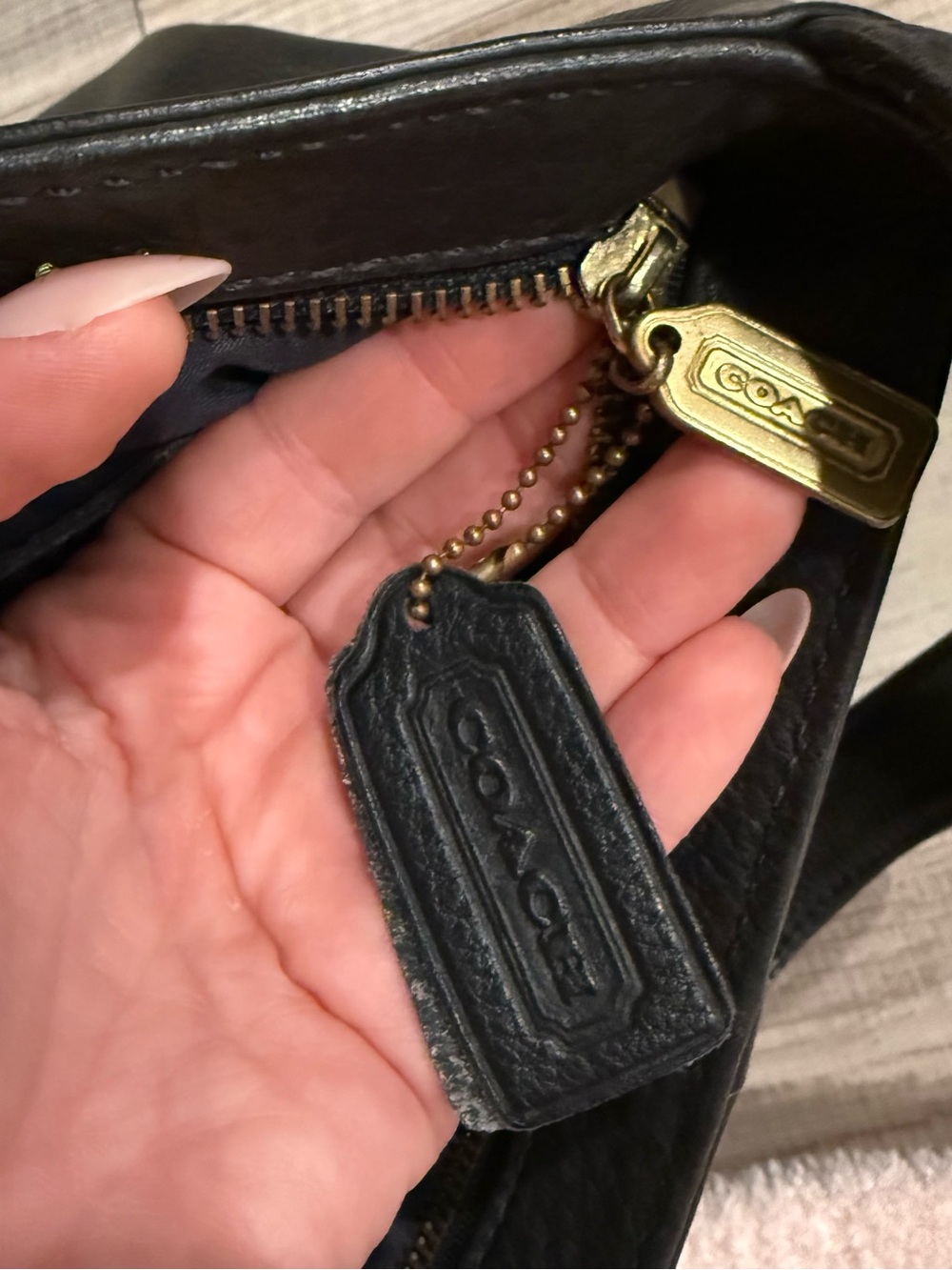 Classic Black Leather Shoulder Bag - Picture 7 of 7